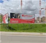 Marco de 8 x 3 metros en la avenida de la ONU, delante del IES El Cañaveral y con el polígono industrial La Fuensanta al lado, Móstoles